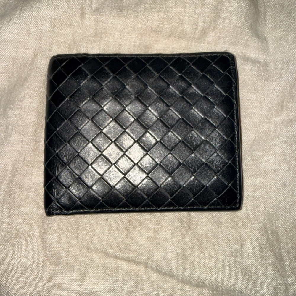Authentic BOTTEGa Veneta Men's Bifold Wallet -